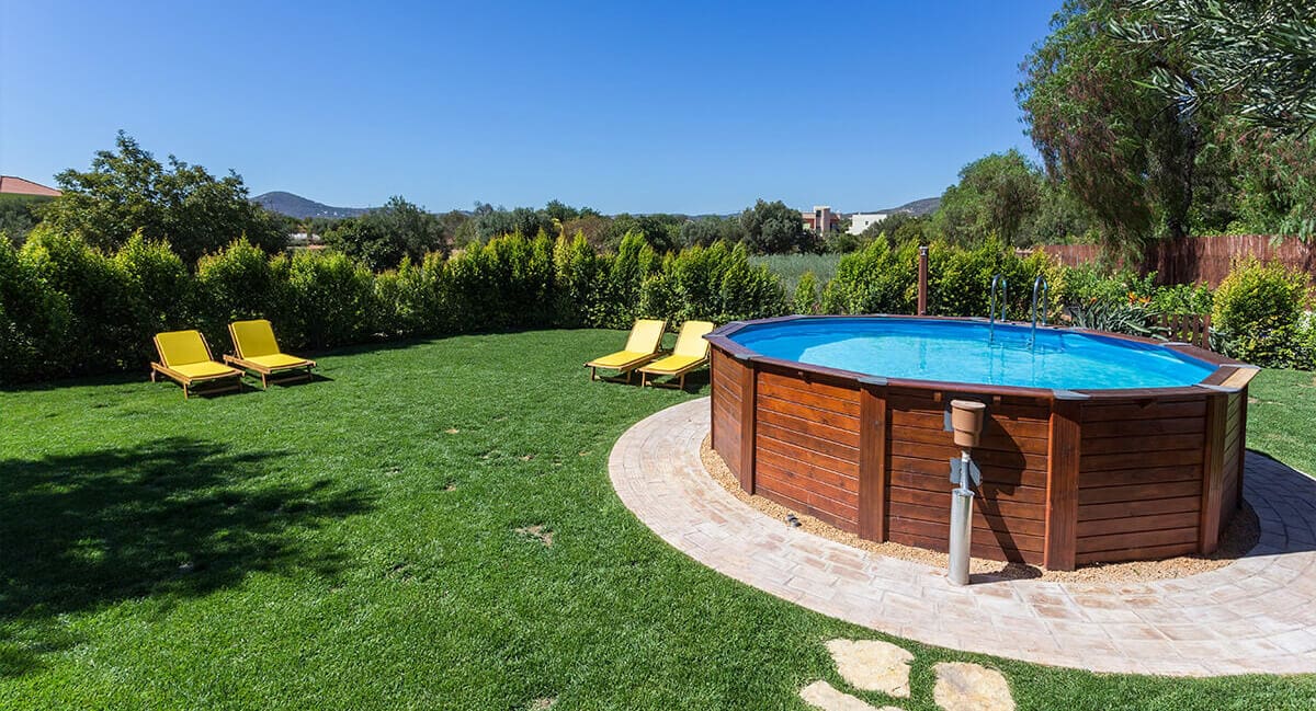piscine hors-sol bois avec une superbe vue