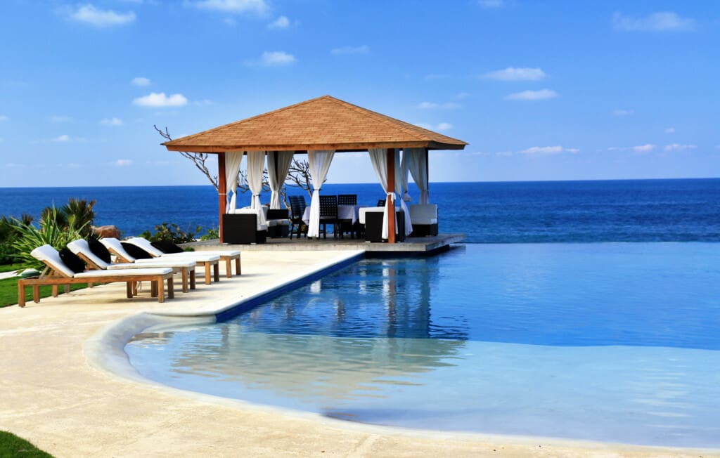 Piscine lagon paradisiaque
