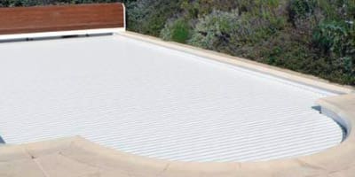 https://www.piscines-hydrosud.fr/medias_produits/imgs/details-volet-banc-bois.jpg