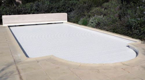 https://www.piscines-hydrosud.fr/medias_produits/imgs/details-volet-banc-pvc.jpg