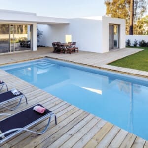 Piscine coque POP 9.00 x 4.20 m- SPLASHÉO