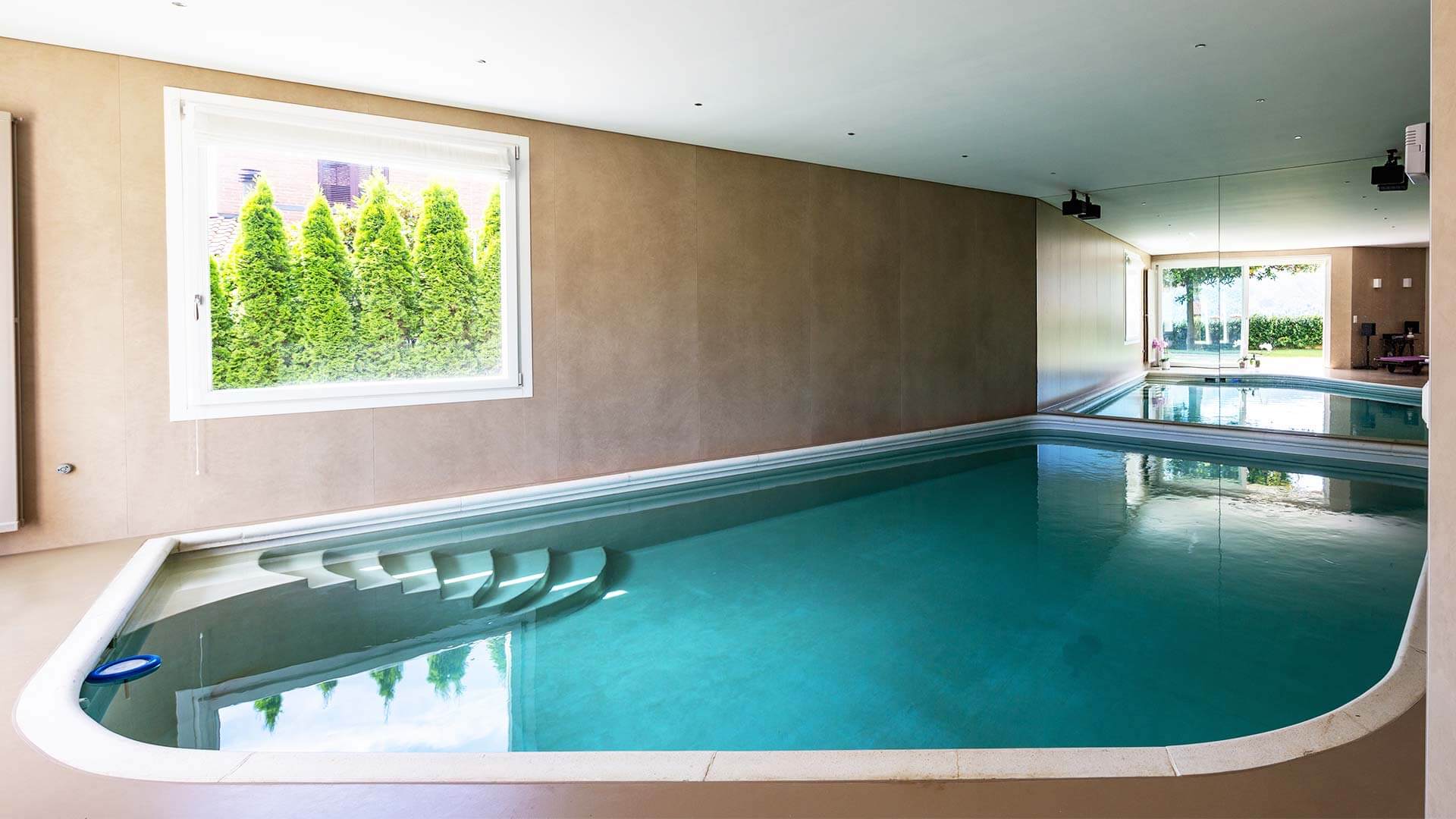 Piscine intérieur
